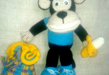 Обезьянка Чунга-чанга с бананом