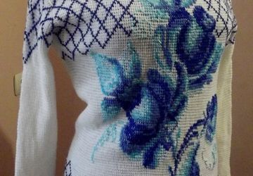 Пуловер с вышивкой "Гжель"