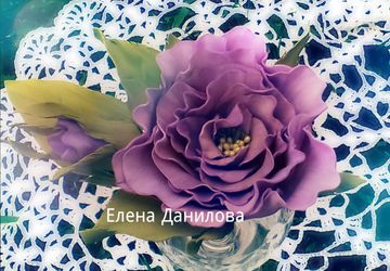 Брошь с цветком