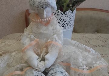 старушка вязальщица