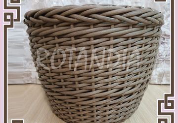 Кашпо из ротанга