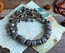 Крупное колье под серебро из полимерной глины