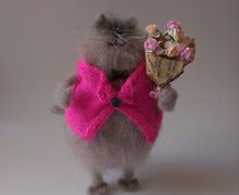 Кот с букетом