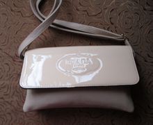 клатч кожаный prada на длинном ремне