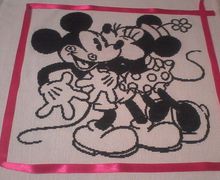 Монохромная вышивка Микки и Минни