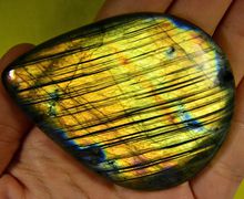 Лабрадор кабошон крупный.