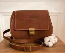 Женская сумка с плечевым ремнем