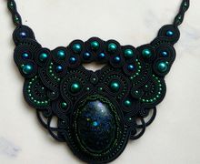 Чёрное изысканное колье из сутажа для торжественных случаев.