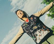 Свитшот с ручной росписью по мотивам работ Жана Моро