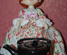 кукла-грелка на чайник Арина