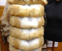 жилет из лисы с капюшоном