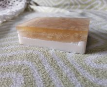 Натуральное мыло с медом и овсяными хлопьями
