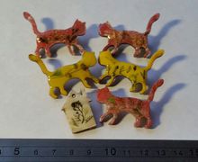 Кошки-брошки.