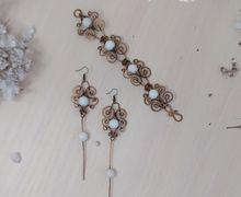 Комплект украшений из бисера и бусин белого оникса