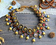 Пушистое колье с подвесками