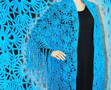 Вязаная шаль Бирюзовая даль.