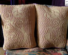 Декоративные подушки с кружевной вставкой