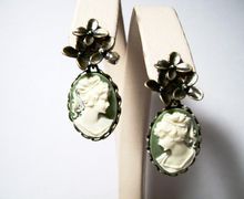 Серьги-гвоздики с камеей