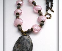 Колье "Серая роза"