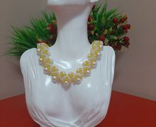 Колье из бисин и бисера