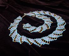 Лазурный комплект: ожерелье и браслет из бисера