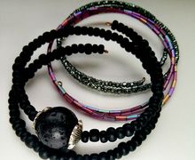 Три браслета из бисера