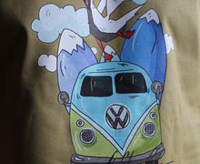 Футболка с авторским принтом "Горные путешествия"