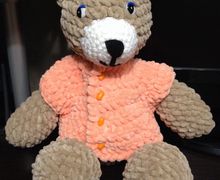 Мишка вязанный в кофточке