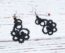 Кружевные серьги в технике фриволите