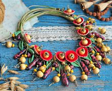 Крупное колье с цветами