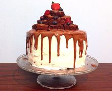 Шоколадный торт с джемом