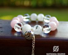 Браслет на резинке из натуральных камней