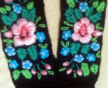 Варежки с вышевкой ручной работы.