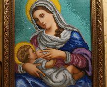Икона бисером Божья Матерь Млекопитательница