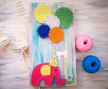 Панно Слоник с шарами в стиле StringArt