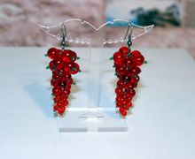 Серьги из стеклянных бусин «Красная смородина»