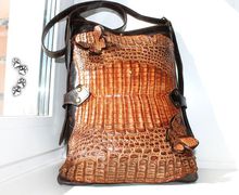 Сумочка женская удобная и жизнерадостная (кожа, крокодил)