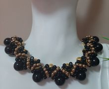 Колье из бисин и бисера