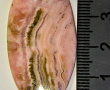 Родохрозит перуанский кабошон.