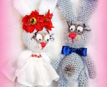 Сладкая парочка. Чудесные вязаные зайчики.