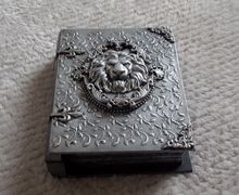 Шкатулка-книга "Страж"