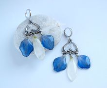 Серьги подвески с лепестками хризантемы и дельфиниума