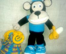 Обезьянка Чунга-чанга с бананом