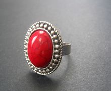 Кольцо с натуральным кораллом.