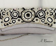 Клатч ручной работы, вышитый бисером.