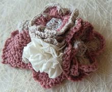 вязанная брошь