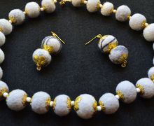 комплект - бусы и серьги.