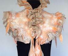 Шарф-горжетка с шелковыми воланами