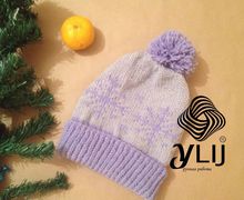 Шапка со снежинками