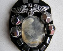 Брошь с перламутром